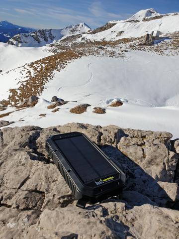 BasicNature Solar Powerbank 20 20000mAh wireless USB induction charger camping hiking