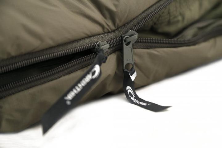 Carinthia Sleeping Bag Wilderness olive right with arm grip Camping Camping Outdoor