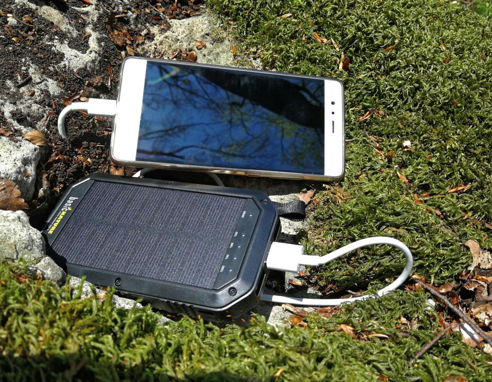 BasicNature Solar Powerbank 8 8000 mAh USB Charger Camping Hiking